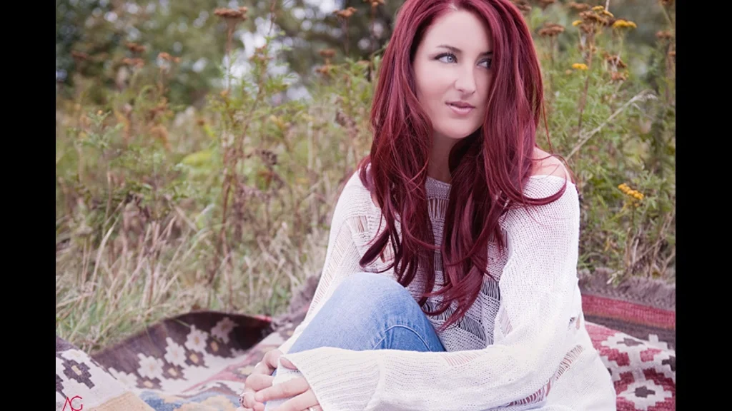 Fanny Perreault en performance avec micro